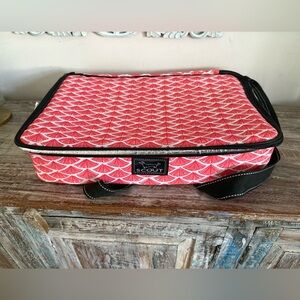 Scout Coral and White Geometric Casserole Carrier